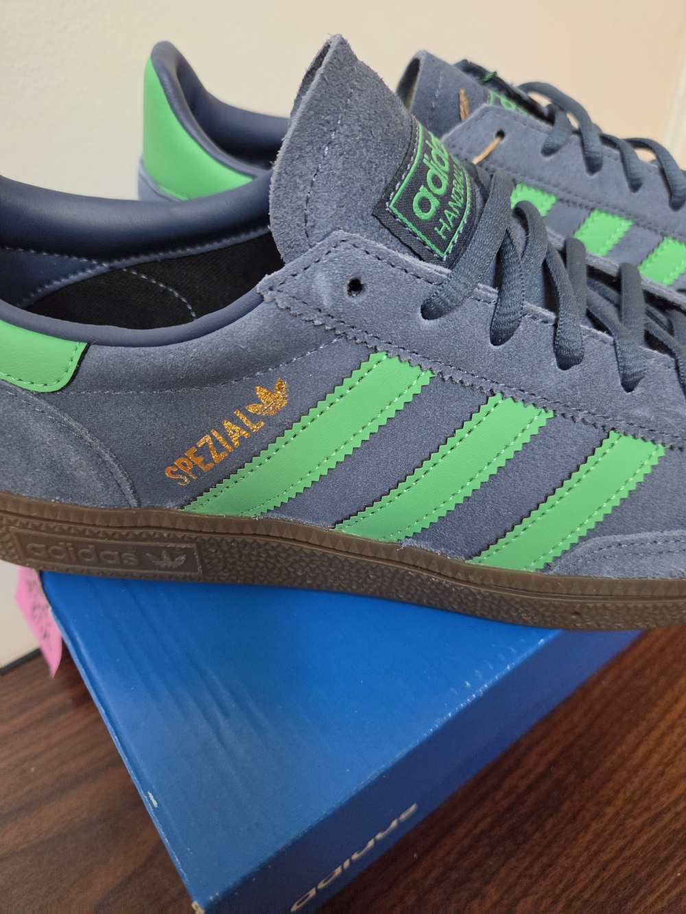 Brand New Adidas Men’s Blue Suede Spezial Sneakers with Green Stripes - Picture 5 of 8